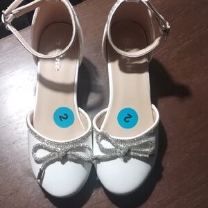 Link White Dress Shoes with Silver Bow